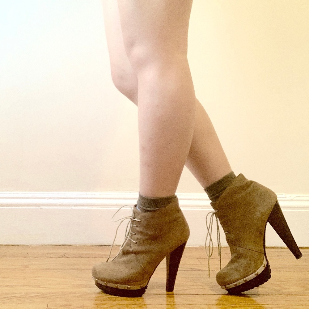 ROBERT ROBERT Diavolina camel suede lace up boots